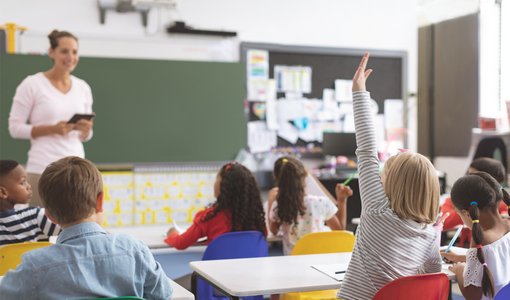 Wavebreakmedia via Gettyimages Kinder in einer Klasse